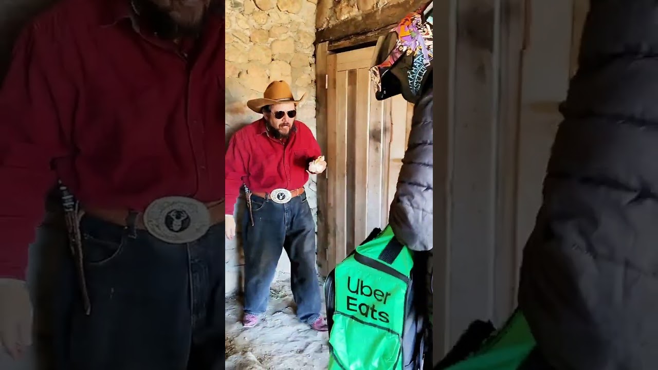 Uber Eats entregando cerveza en la torre Pinolais