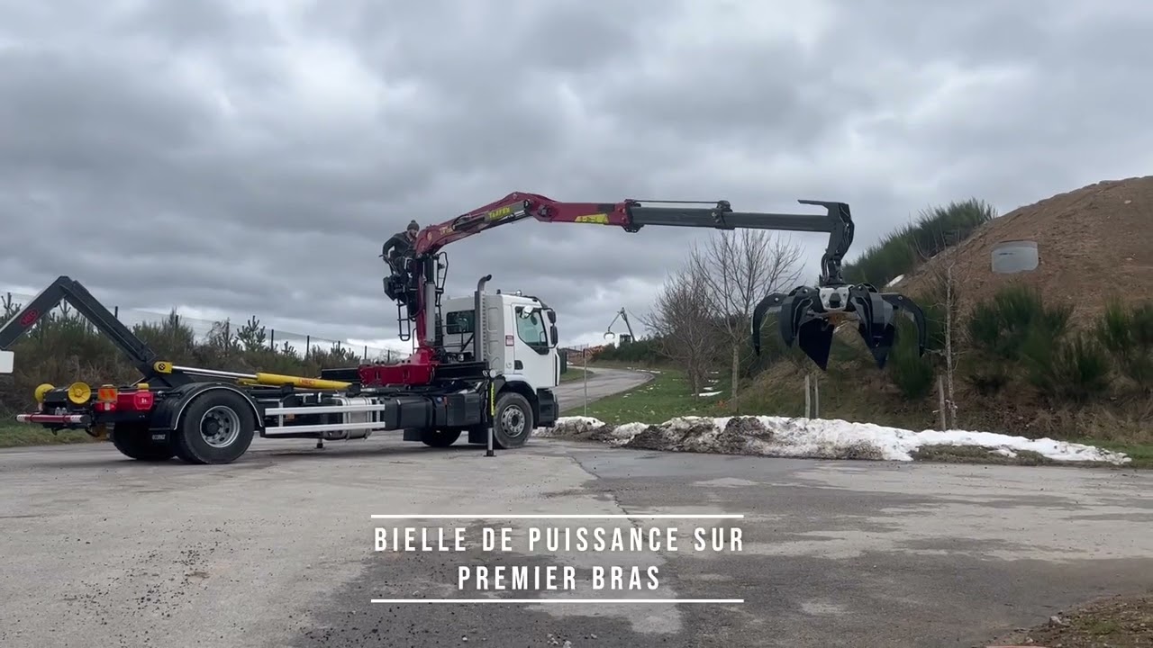 Grue auxiliaire TAJFUNLIV 120Z96 avec bras MEC KT014 et benne déchets sur RENAULT TRUCKS