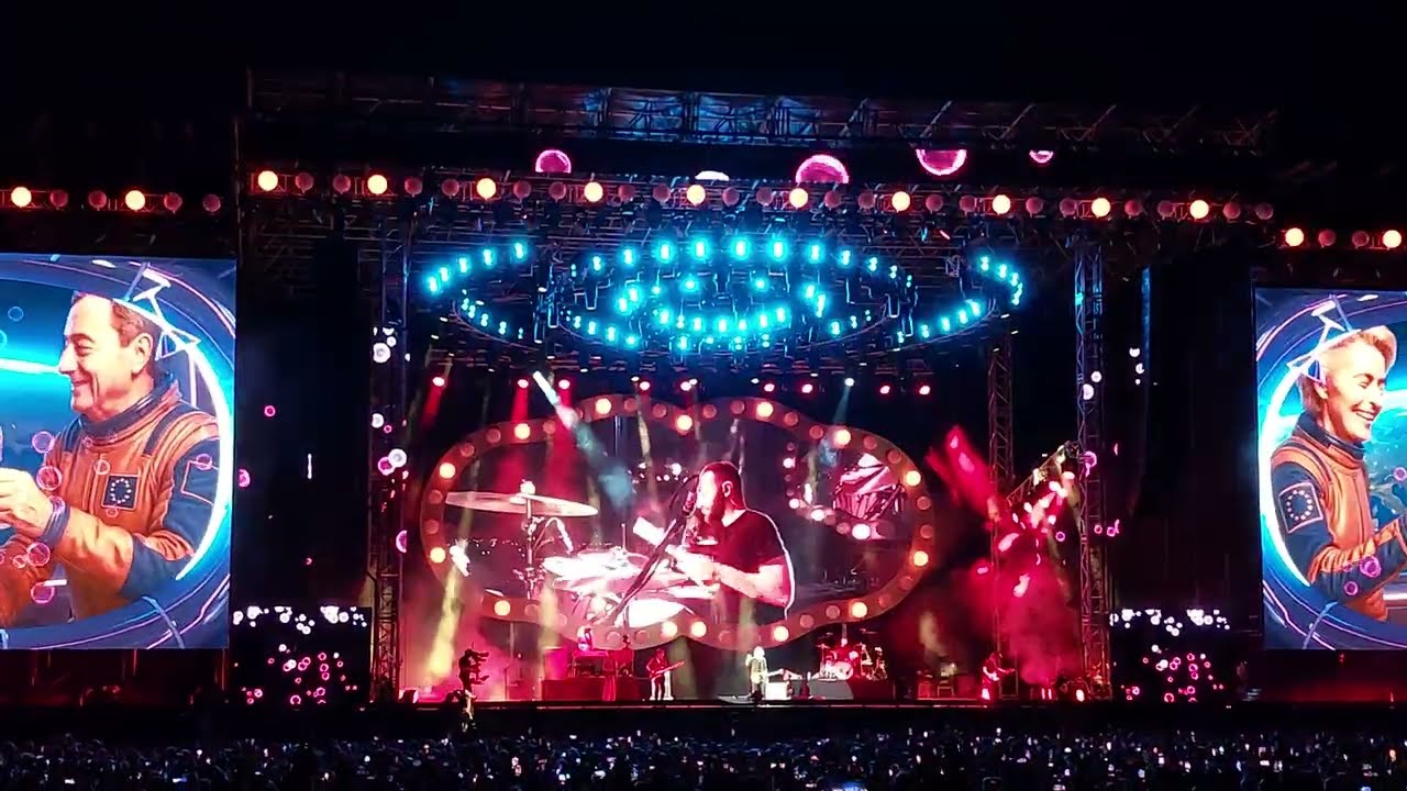 Ligabue - Happy Hour (Live - Campovolo 2025) HD - Red Zone