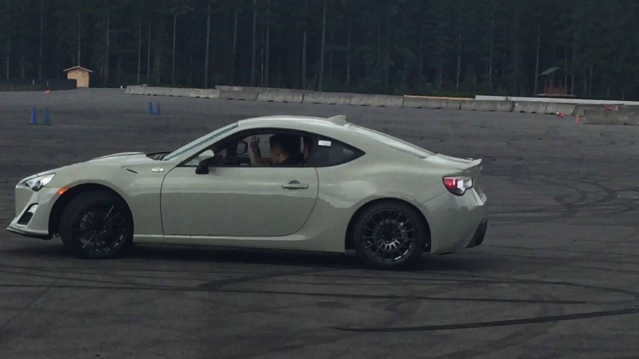 Ken Gushi drifting demo in a stock FRS