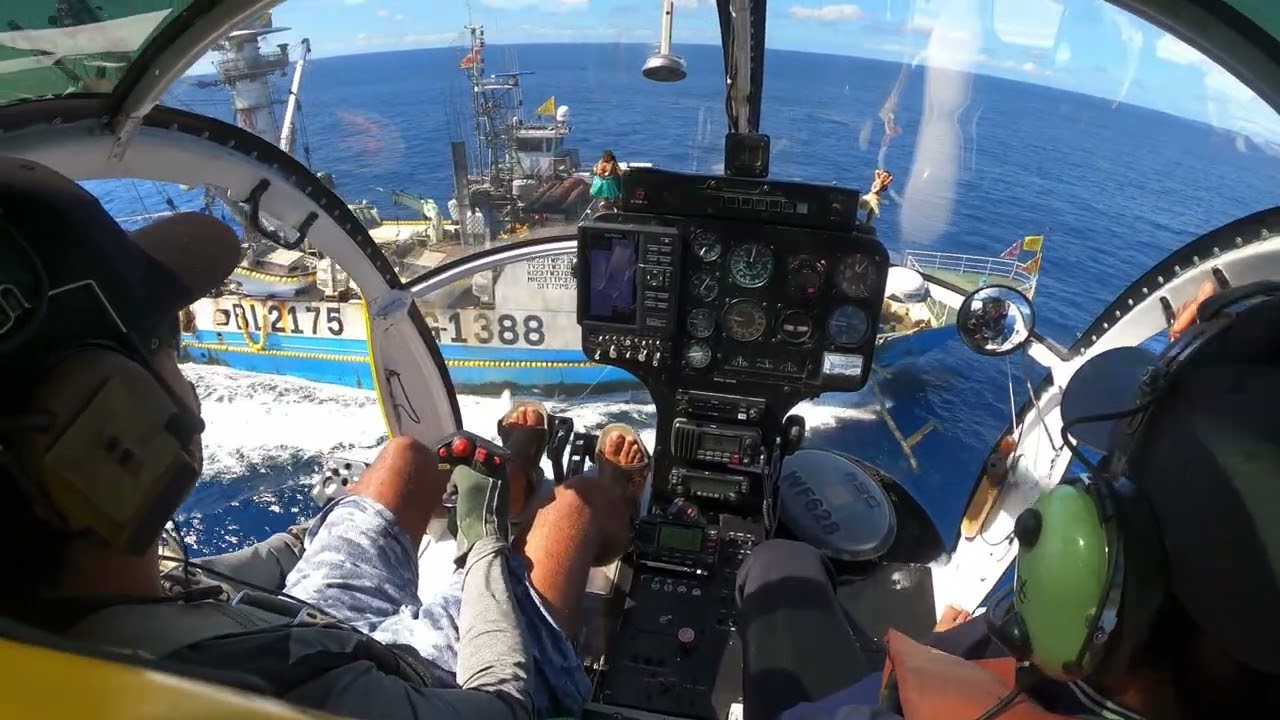 Offshore deck landing on tuna boat