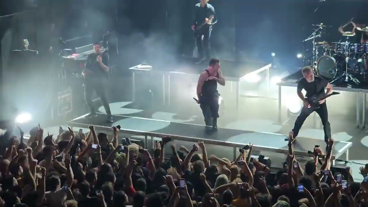 Parkway Drive - Glitch (live in Athens)