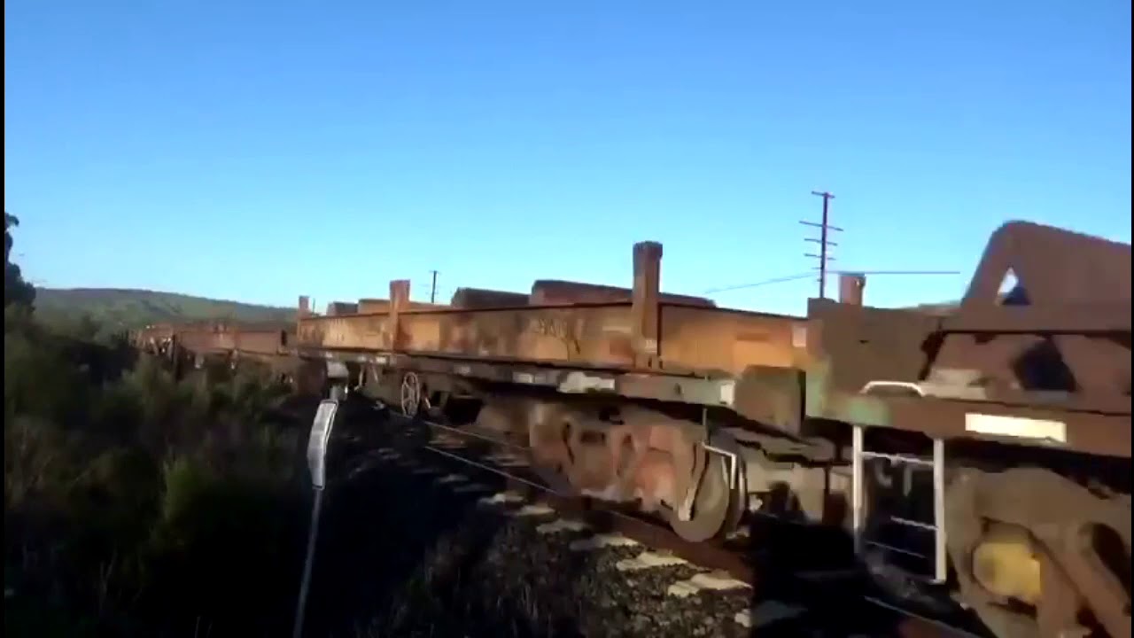 NR47 TT112 TT108 LDP008 on 7MW2 departing Kilmore east