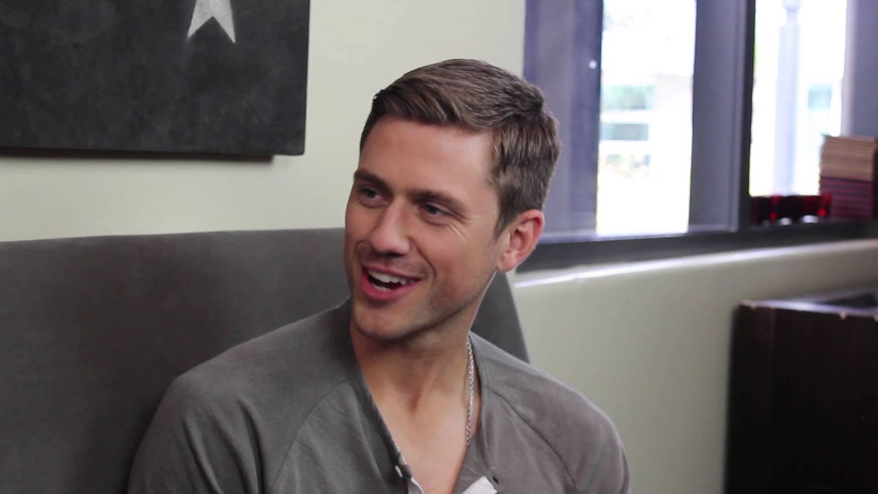 'Graceland' Star Aaron Tveit Dishes on Mike and Briggs Complicated Relationship
