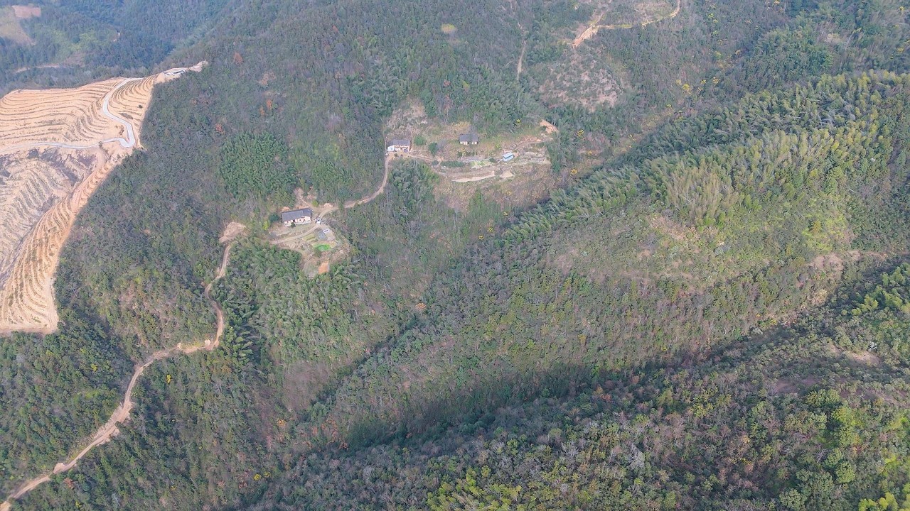 Скрытая горная деревня в Китае: Почему все уехали?