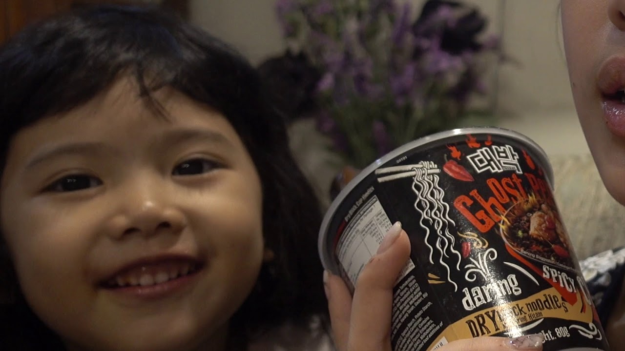 VLOG : FAMILY TRIES GHOST PEPPER RAMEN...