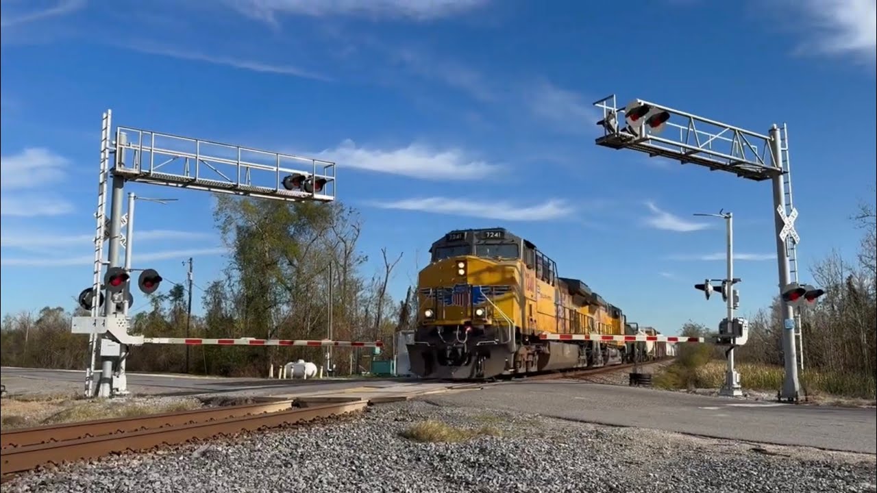 UP 7241 Goes Into Emergency At LA-3160 Thru Hahnville LA (Filmed: 12/29/24)