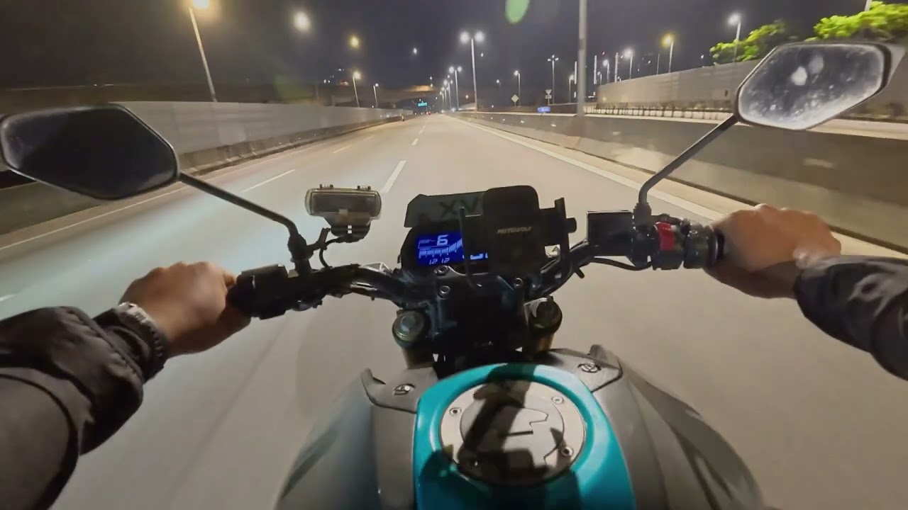 Balik di malam yang sunyi . Motorvlog balik kerja
