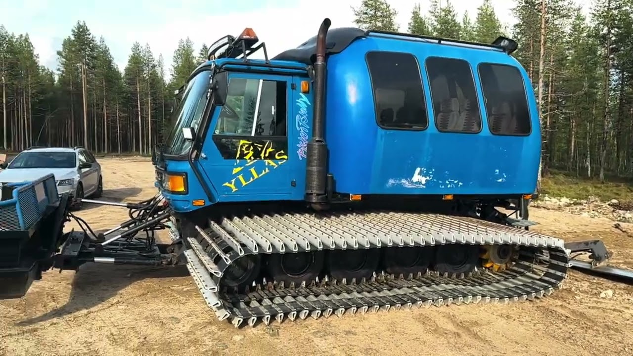 Huutokaupat.com myy! Latukone Pistenbully 200.12h miehistönkuljetus hytillä., Kolari