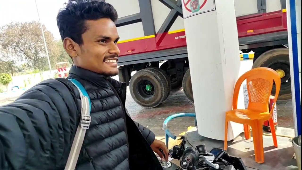 Dusara paper Dene gaye the petrol pump wale bhaiya ne bola 