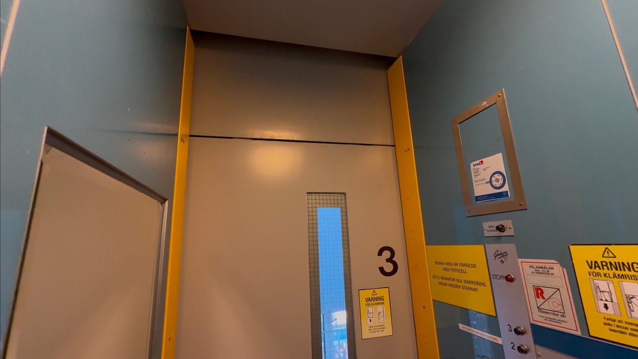 1959 Graham Brothers (upgr.) Traction Elevator @ Torggatan 2, Falkenberg, Sweden.