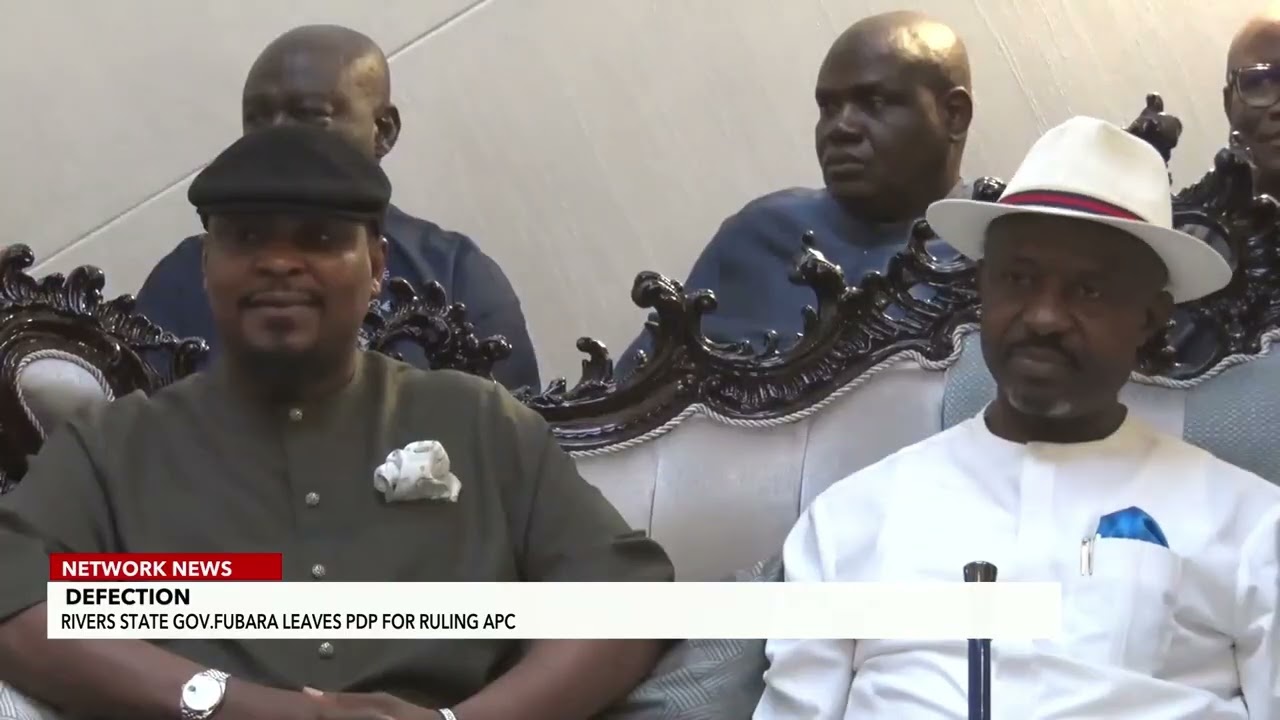 Губернатор Симиналайи Фубара перешел в партию APC, сославшись на защиту президента.