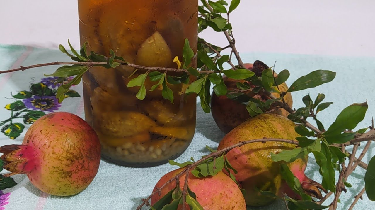 Muito Fácil Preparar a Garrafada de Romã com Vinho Branco Seco.