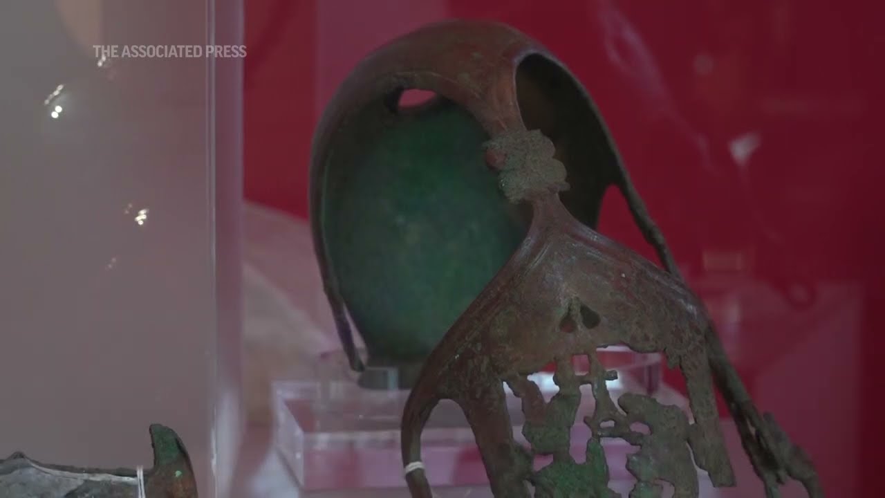 Artifacts returned to Italy from UK put on display