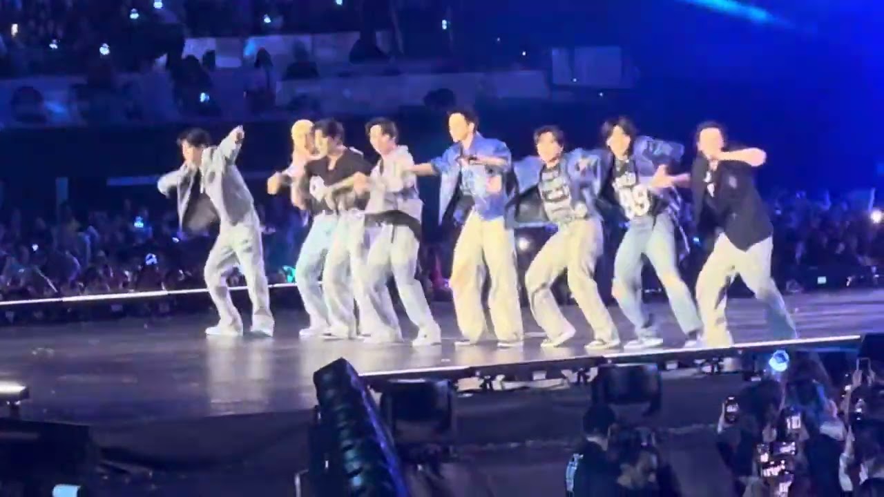 Stray kids- ￼ Walking on Water- LA-￼ Los Angeles- Sofi stadium-North America tour- Fancam ￼