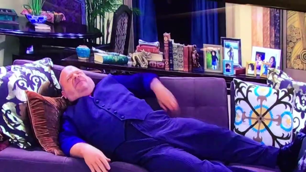 The episode in Jessie when Luke and Ravi thought Bertram died /E18/S1/Jessie