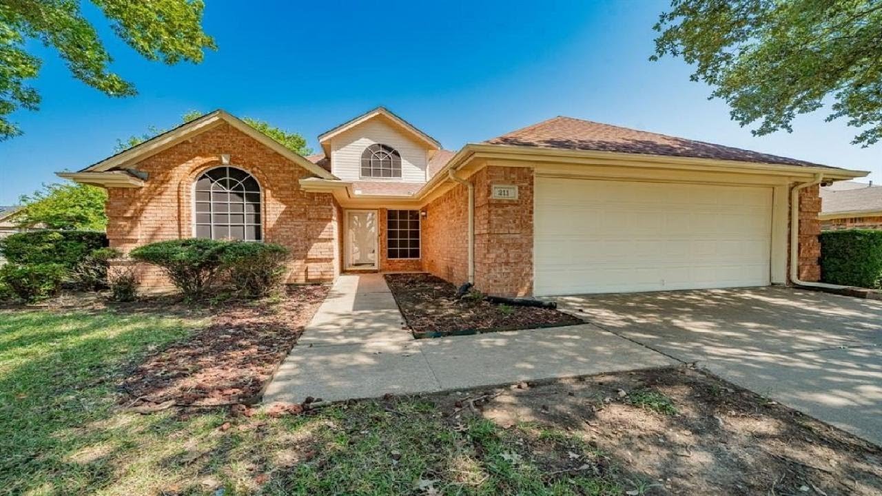 211 California Drive, Glenn Heights, TX Presented by Missy Wadham.