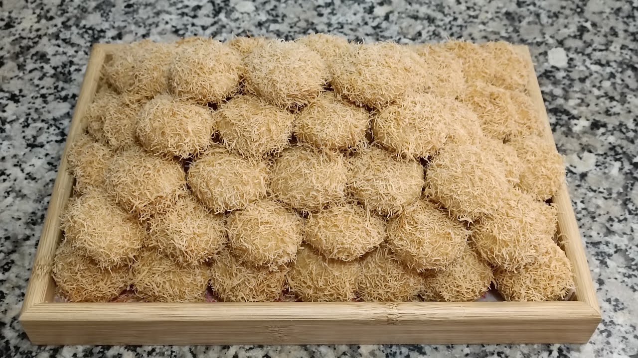 حلويات العيد 🎊 غريبة الكنافة مذاقها خطير هشيشة كدوب في الفم 😋 بمذاق روعة باسهل طريقه بكمية وفيرة 👌👍