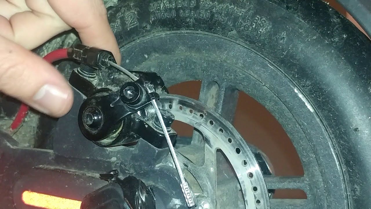 Xiaomi M365: Tutorial How to adjust rear brakes