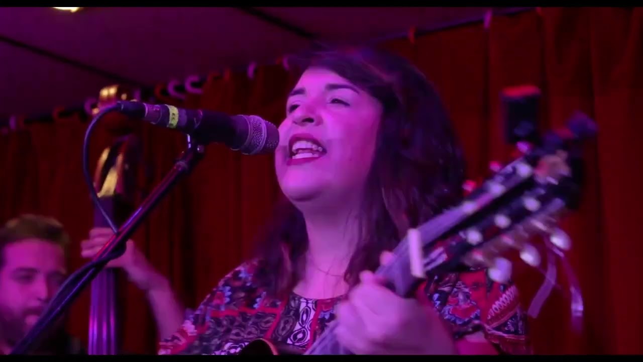 Una buena y Una mala --- Yoli Campos
