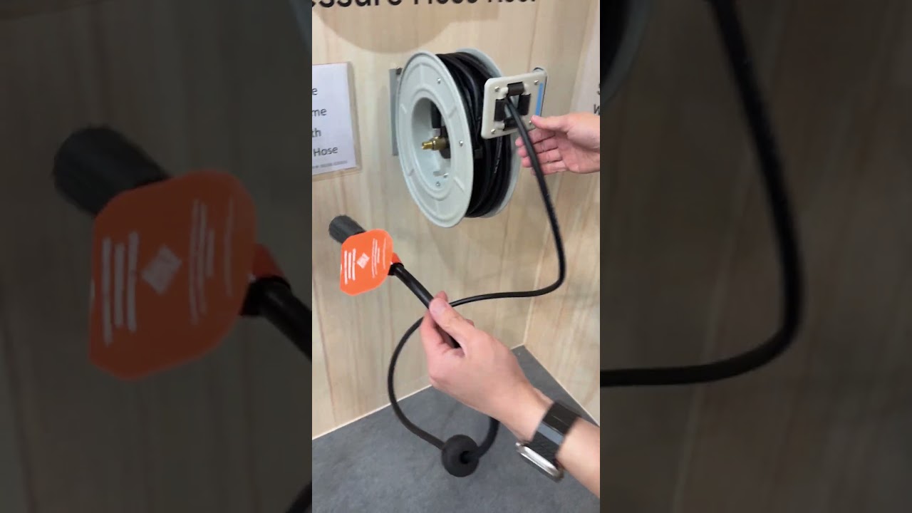 Втягивающаяся катушка для шланга от Giraffe Tools! #шлангдлямойкивысокого давления #шлангдлямойки...