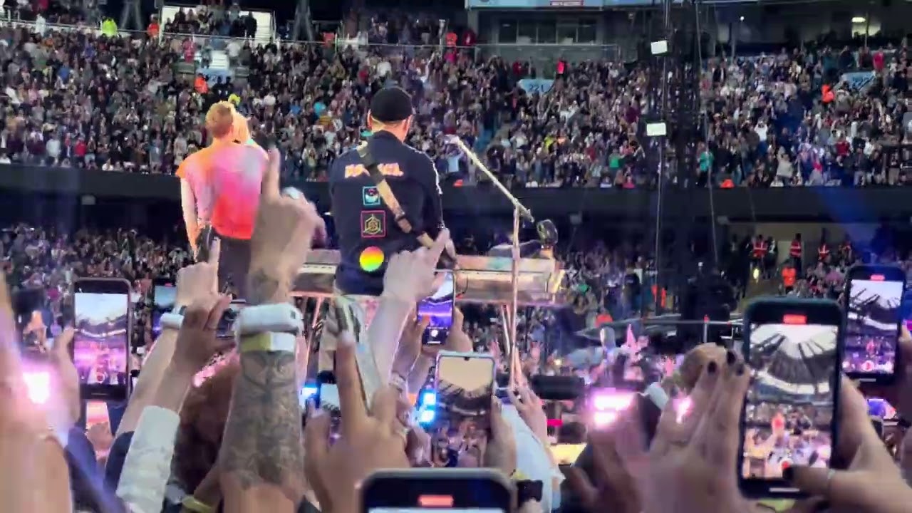 Coldplay Etihad Stadium Viva La Vida 31 May 2023- Pitch Standing