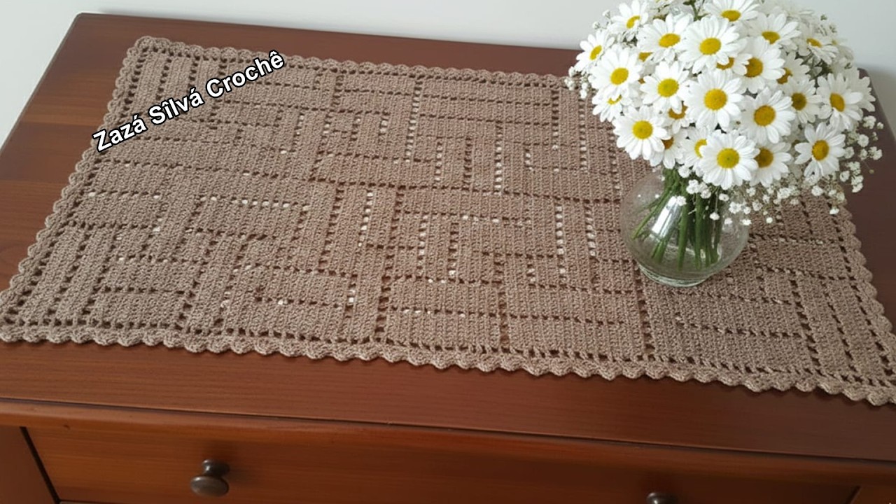 CAMINHO DE MESA OU TAPETE EM CROCHÊ FILÉ LABIRINTO ZAZÁ @Zazá Da Silva Crochê