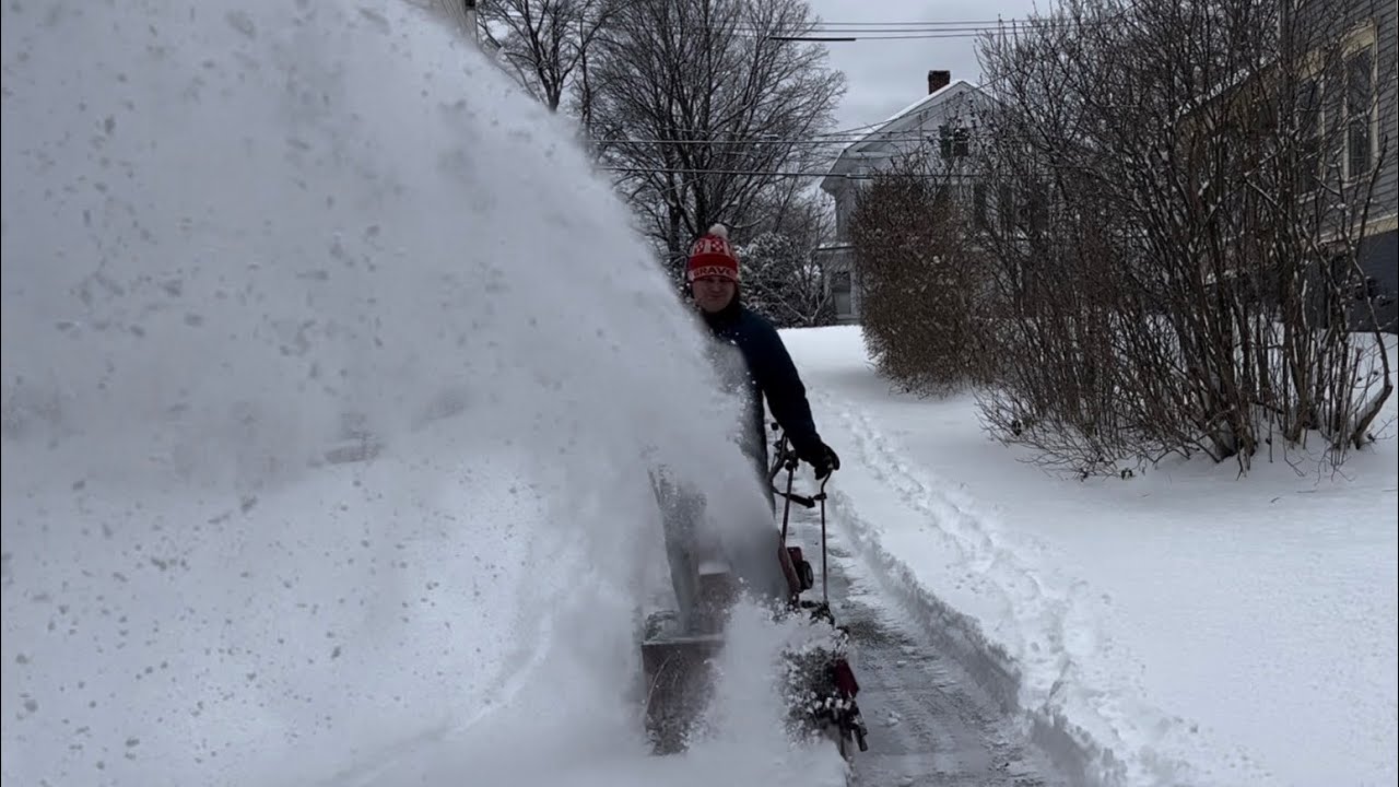 Снегоуборочная машина Deluxe Dog Eater Gravely, большой снегопад, часть 2.