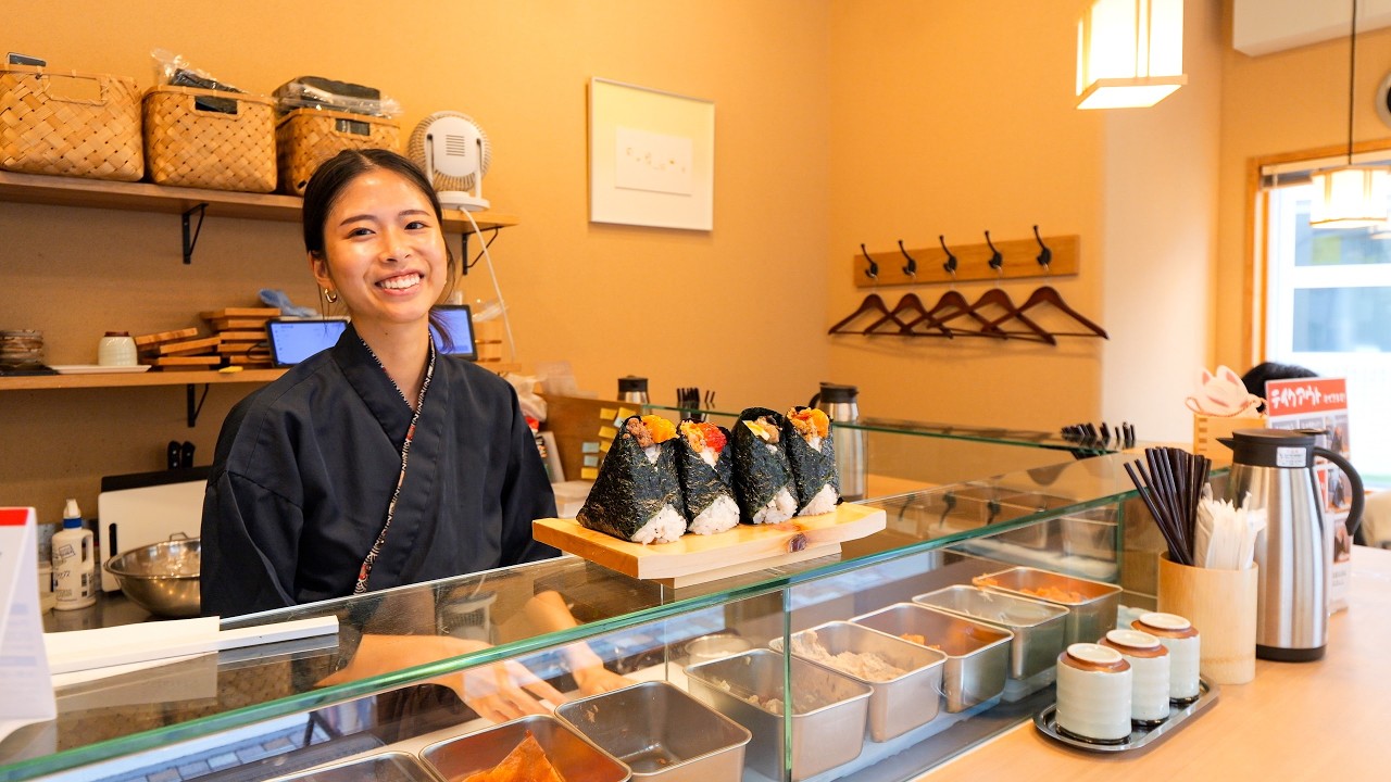 朝８時から爆売れ！美人店主が握る超人気のおにぎり屋さんに密着