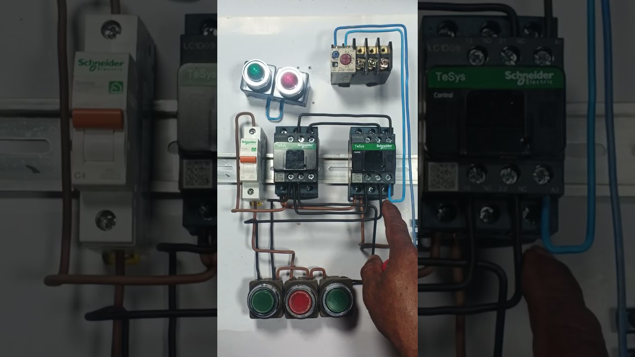Rangkaian control untuk forward & reverse motor 3 phase