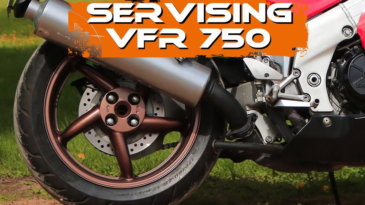 🏍 EPISODE 82. SERVICING VFR 750. OIL CHANGE!