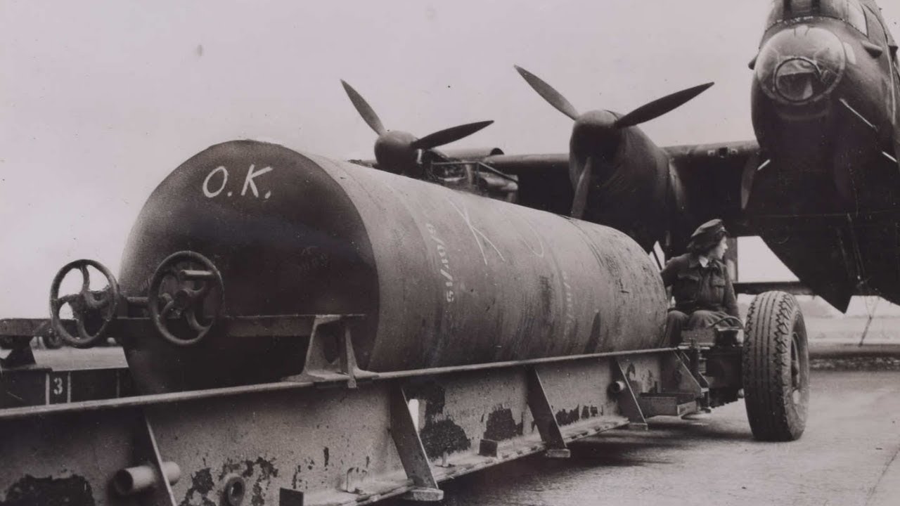 Lancaster Bomber 14,000 Pound Payload &mdash; Carried 4x More Than B-17 &mdash; Flattened German Cities