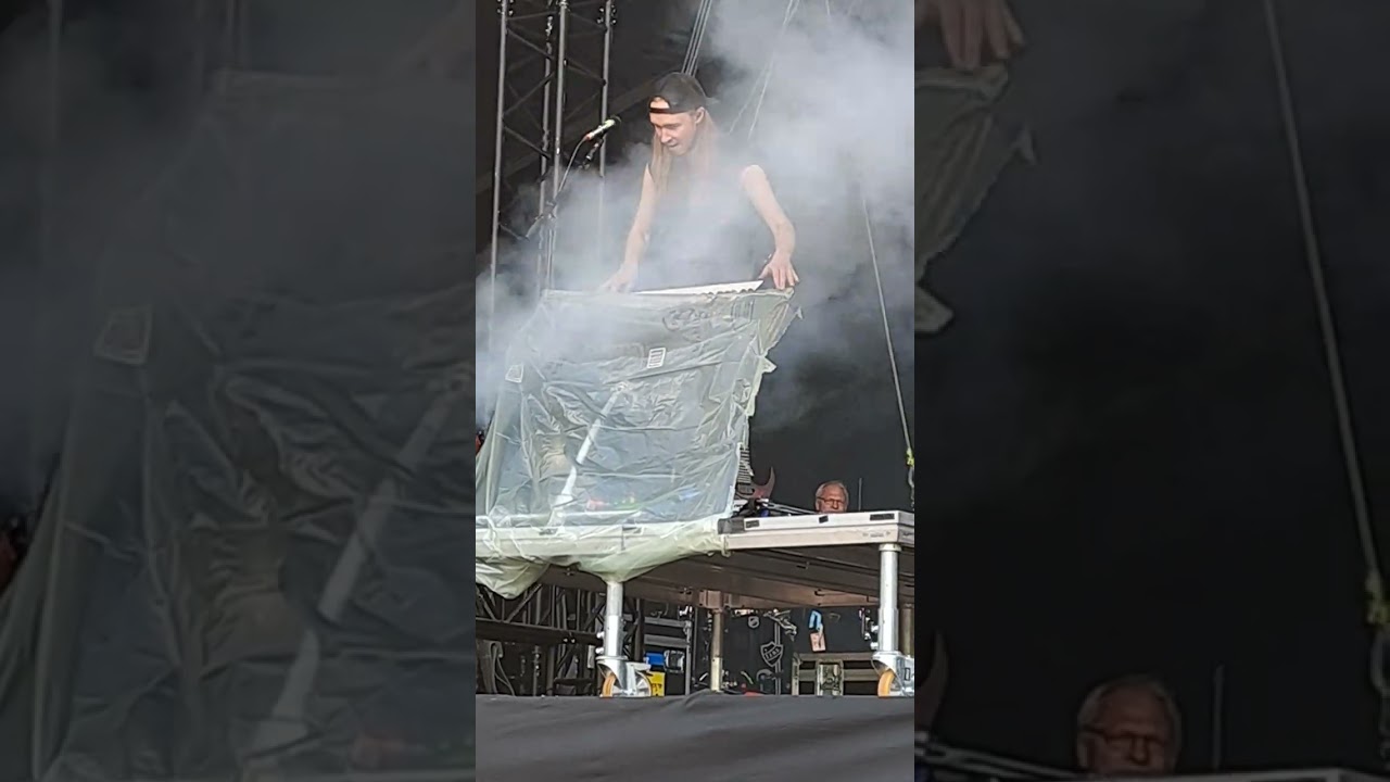 Erika Vikman - Häpeä / Syntisten pöytä (live @ Wanaja Festival 2023)