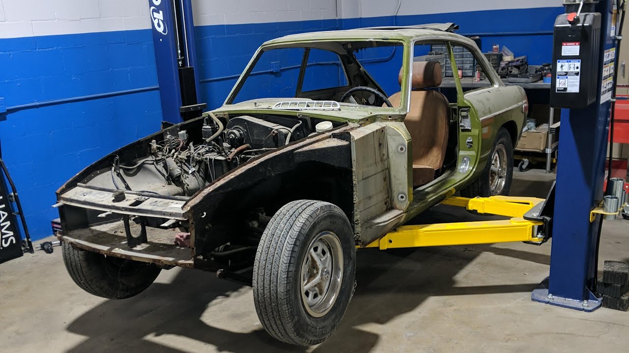Making Space MGB GT V6