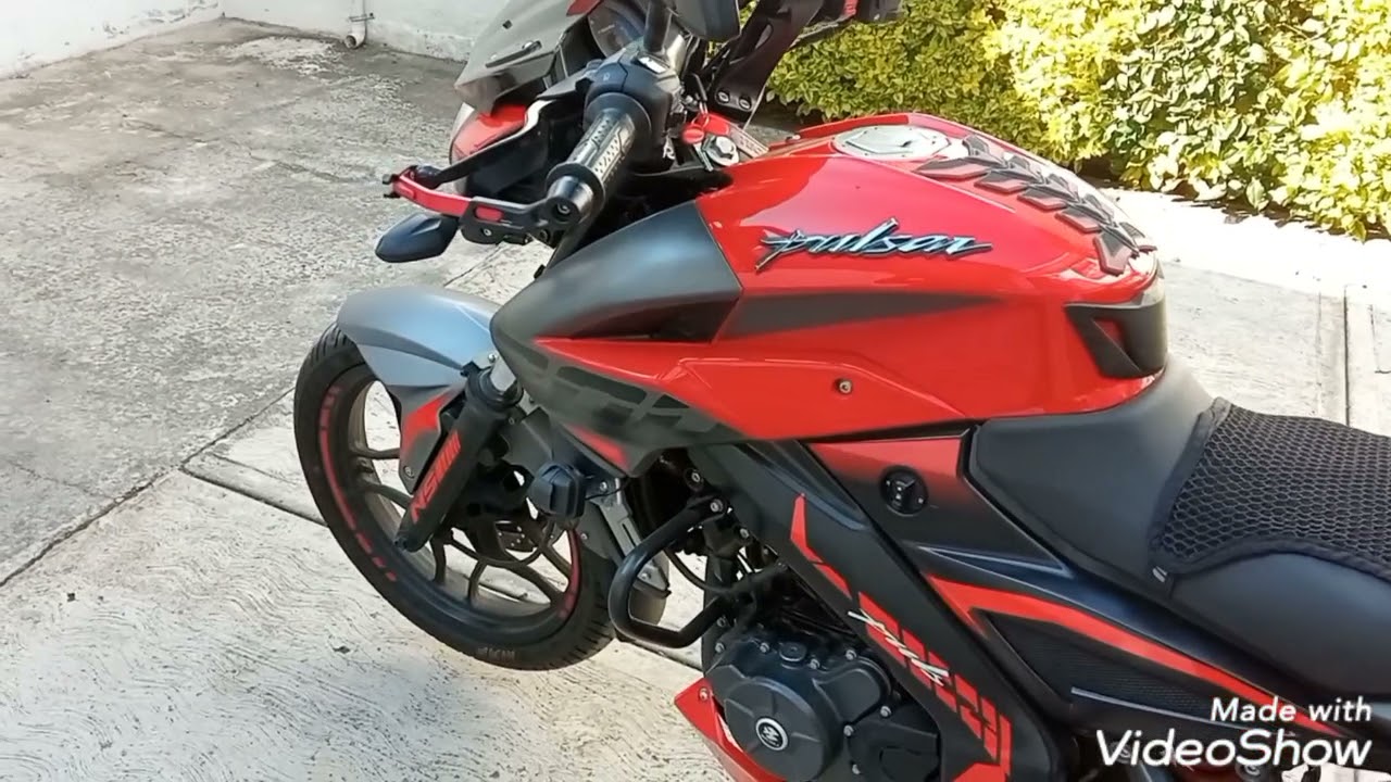Pulsar NS 200 con modificaciones para viajes