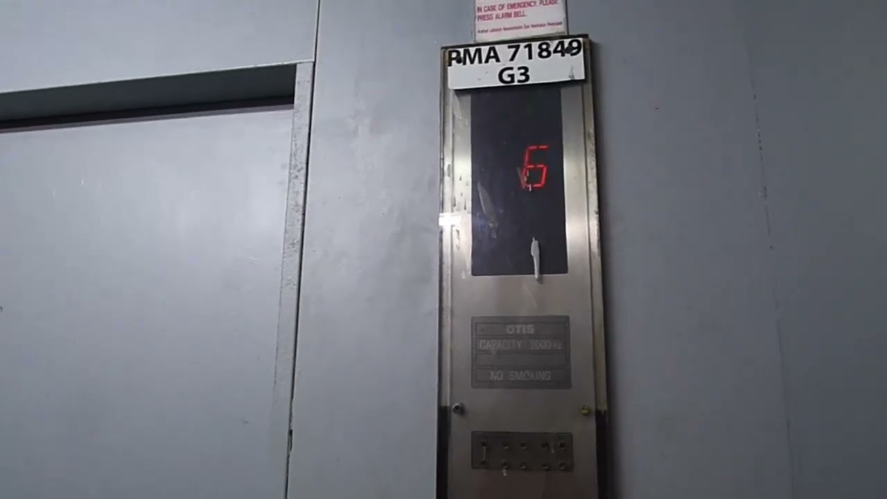 Cargo OTIS 3200 spec 90 Lift at Endah Parade Siri Petaling (Lift Lobby 4)