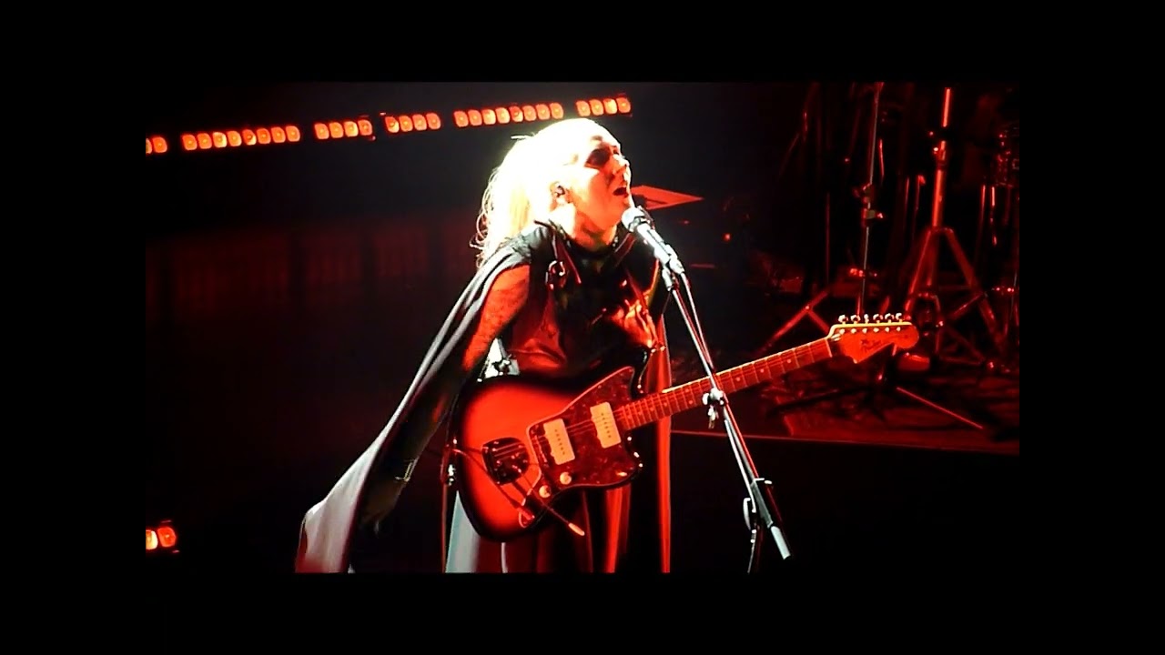 Eivør - Upp Úr Øskuni (live @ TivoliVredenburg Utrecht 03.10.2024) 4/4