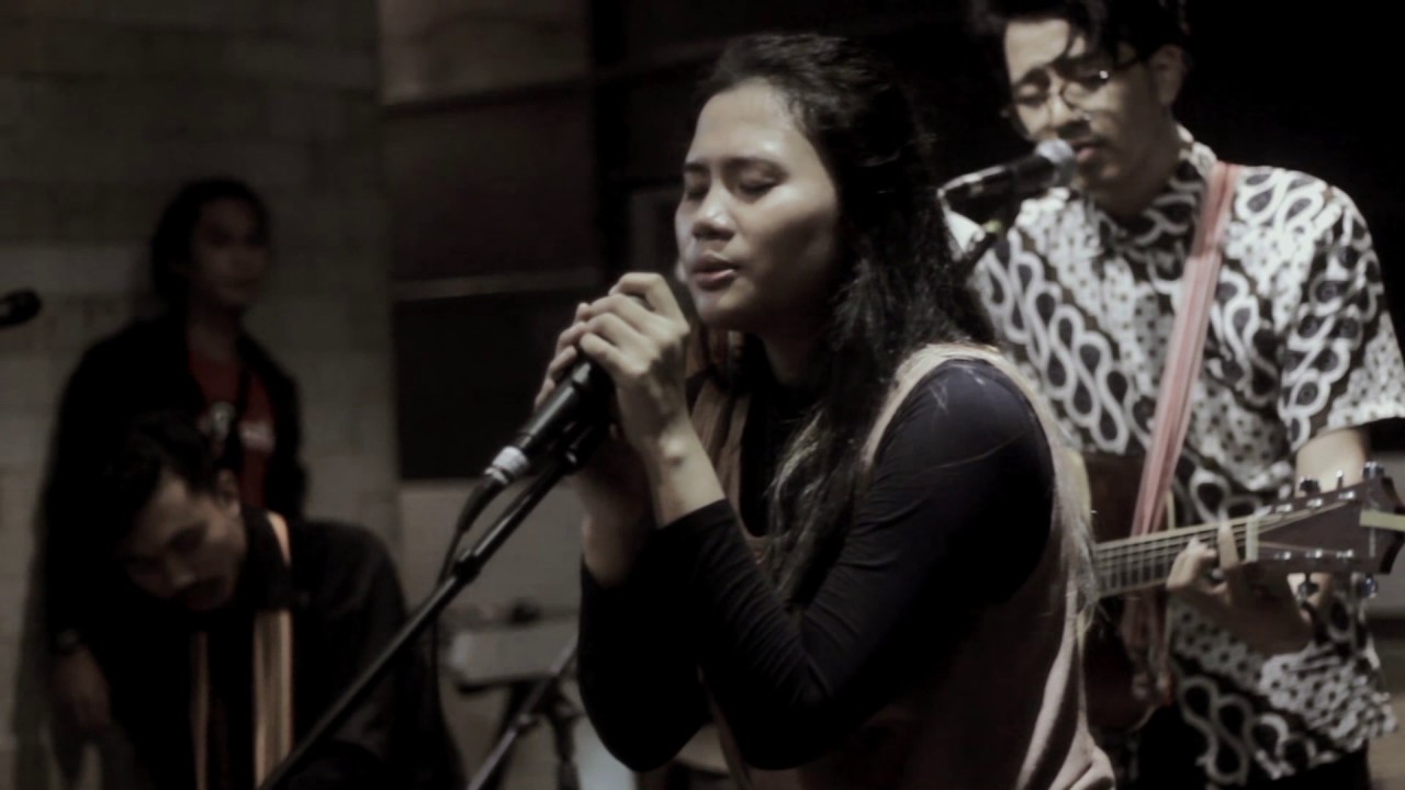 Rubah di Selatan - Water (Ost. Cikal) live at Kopi Sedaya Yogyakarta
