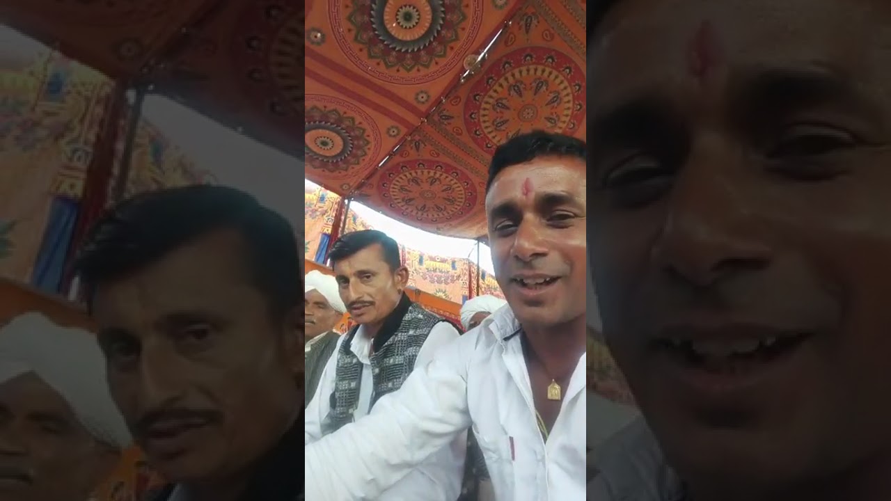 संत श्री मोडाराम जी घाट नोखड़ा चतुर्थ बरसी पर आरती करते हुए ओम प्रकाश आर्य 