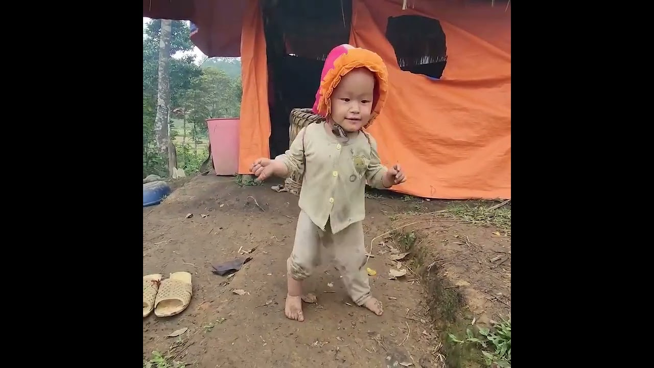 Life of a single father and his two poor children living in the broken home and no food