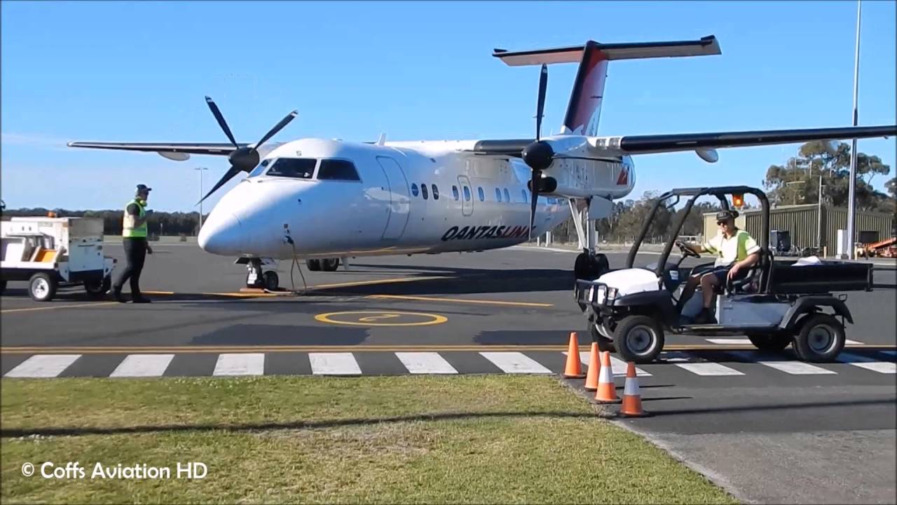 BABY QANTAS ● QantasLink Bombardier Dash 8 Q200 [VH-TQS] At Port Macquarie Airport