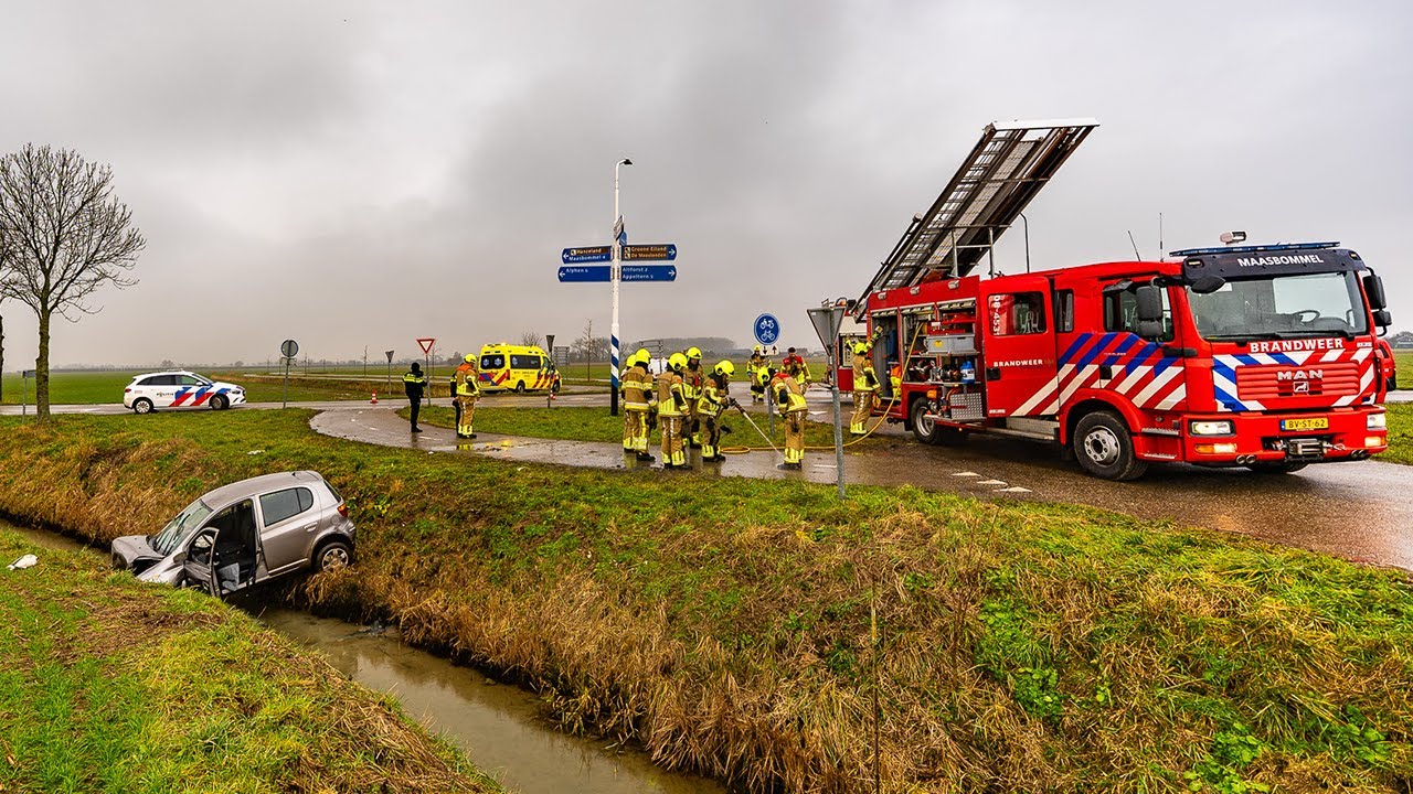 Twee gewonden bij zwaar auto-ongeluk in maasbommel
