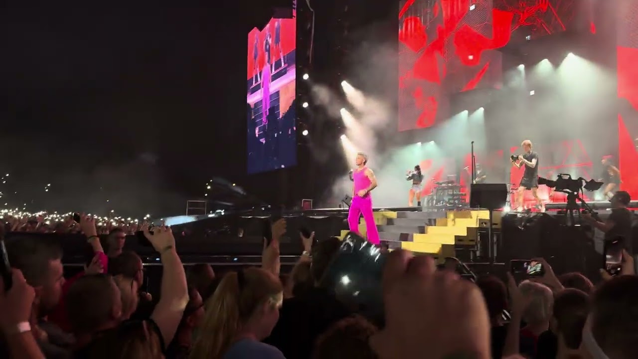 Robbie Williams - Spies (Live @ Mežaparks 03/08/2025)