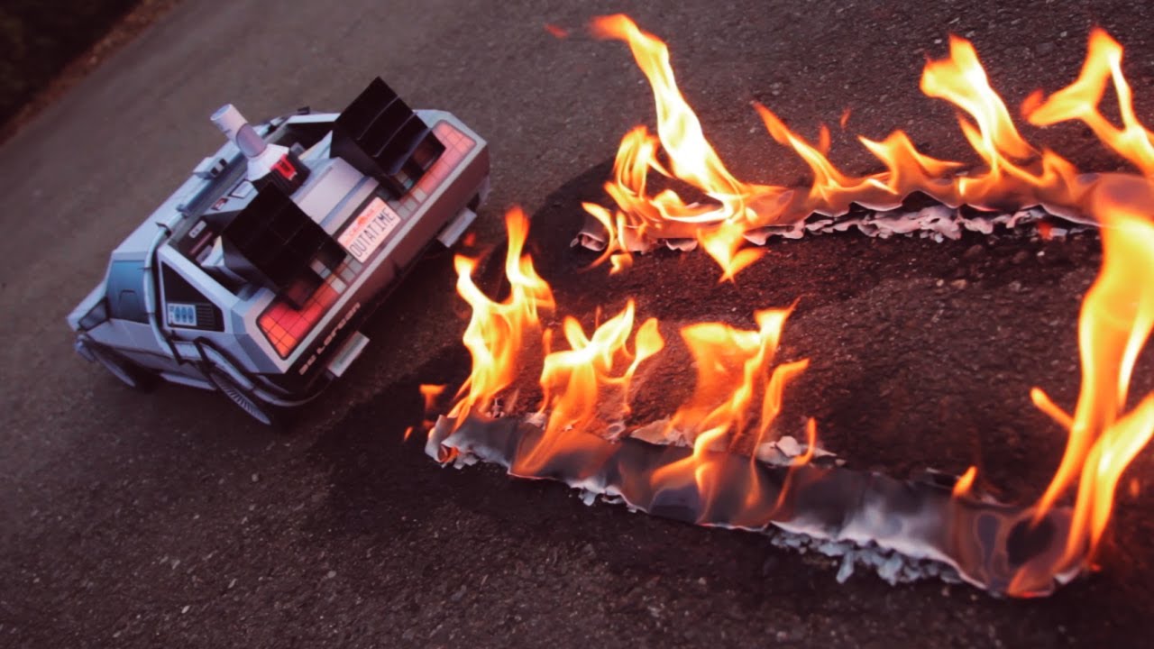Back To The Future inspired DeLorean Papercraft
