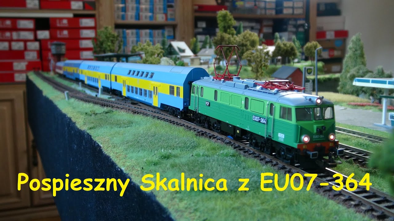 Na makiecie: Pospieszny Skalnica z EU07-364