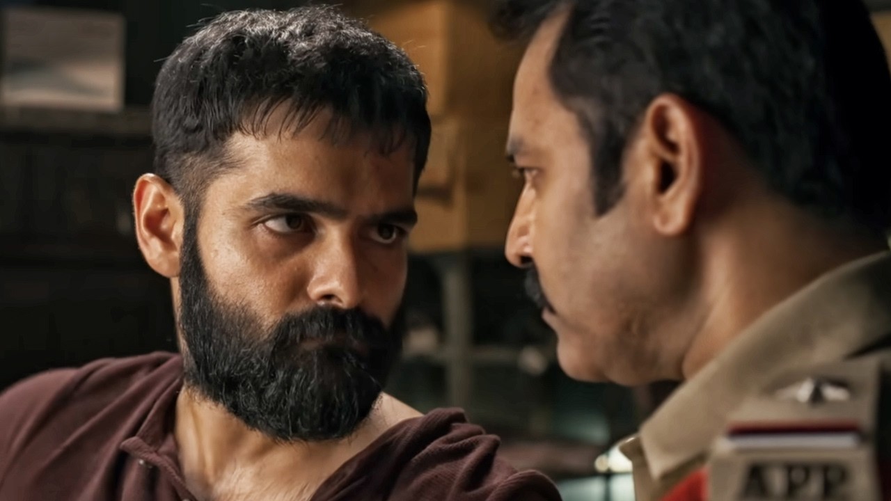 राम पोथिनेनी पुलिस वाले को आईपीसी का सेक्शन बता रहे हैं | Red Movie Best Scene