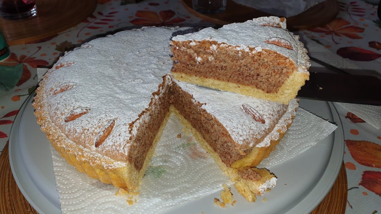 Crostata con mandorle e amaretti