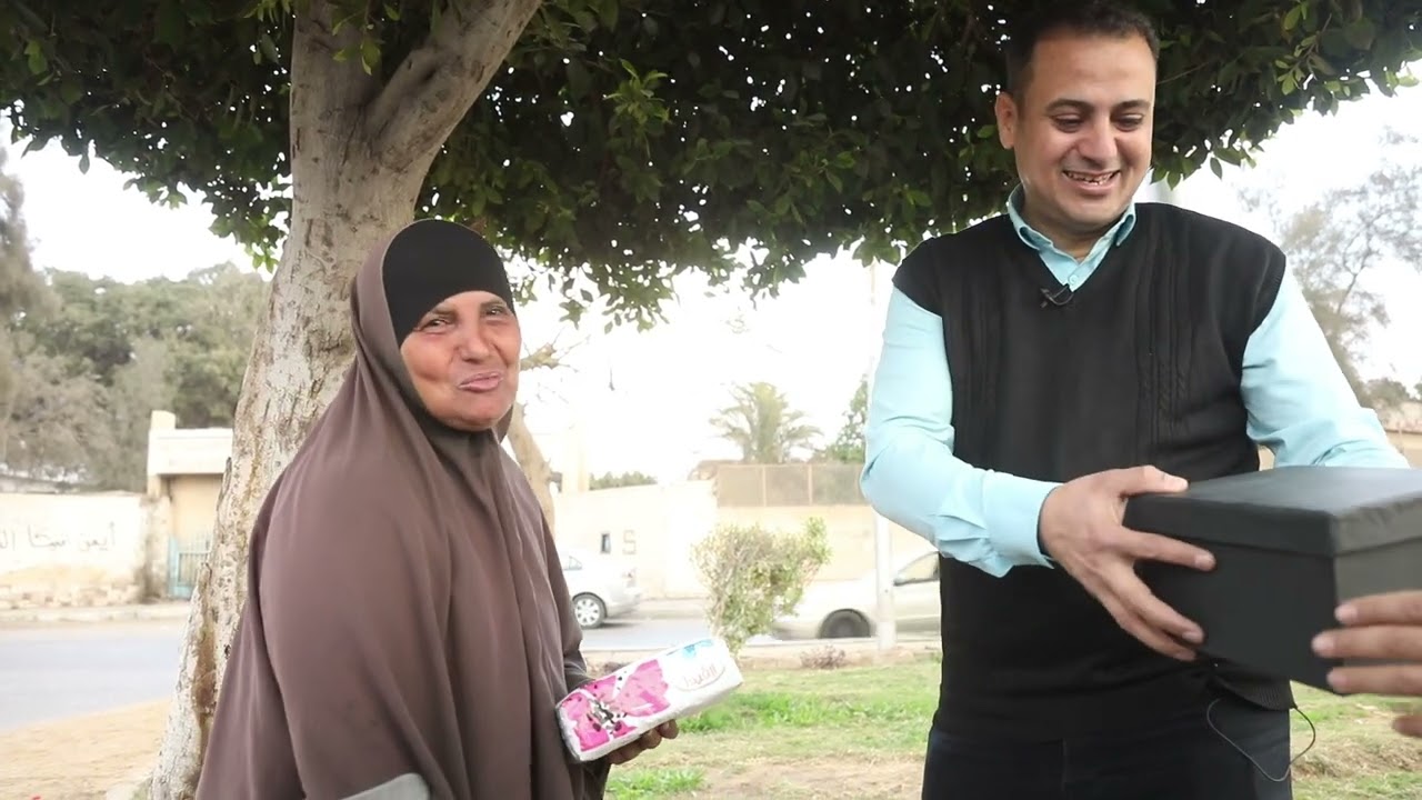 منفصلة ومريضة ومش بمد ايدي لحد وبصرف علي عيالي وببيع منتج وصعبان علية نظرة الناس ليه فاكريني بتسول