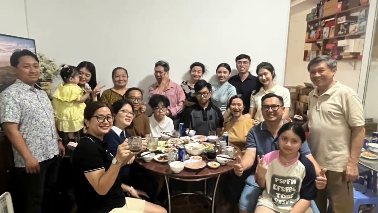 GIA DINH VUI XUAN BINH NGO - Sáng tác: AI Lương Sơn ĐT: 0988858525