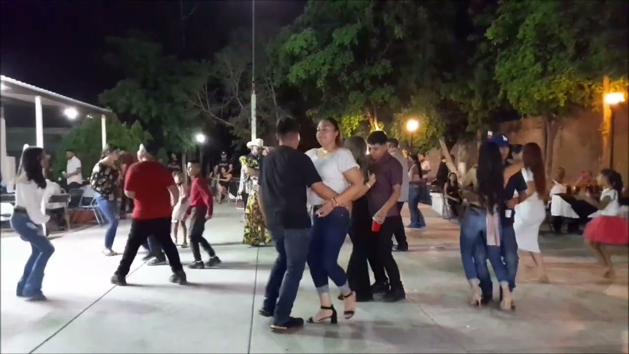 El foco - Bailando en la fiesta -  Freddy Borbón y su Legado (En Vivo 2022)